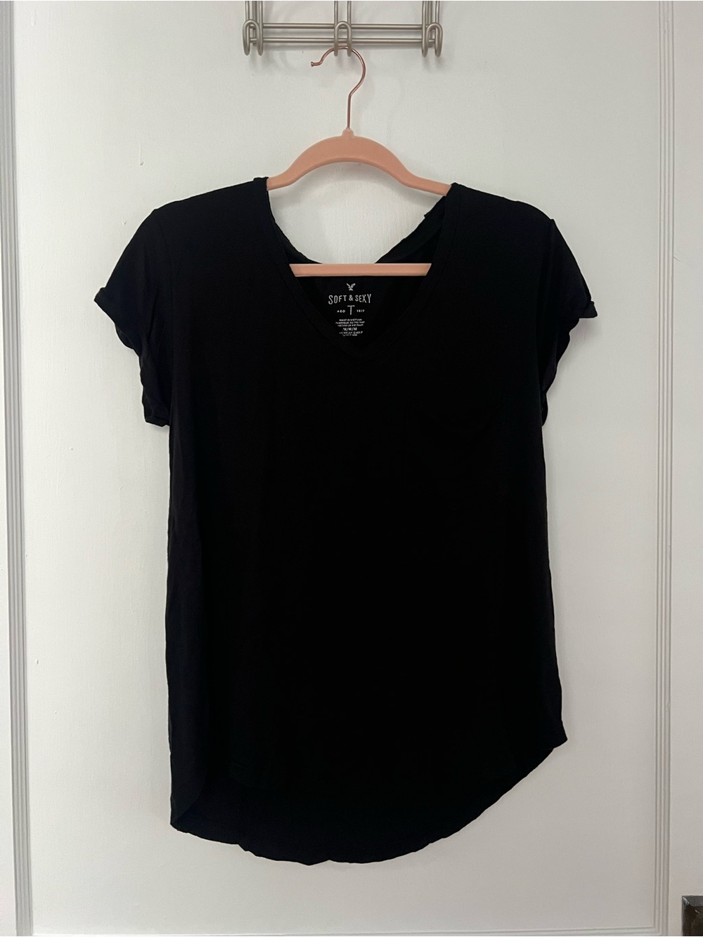 American Eagle Outfitters Black V-Neck Short Sleeve Tee